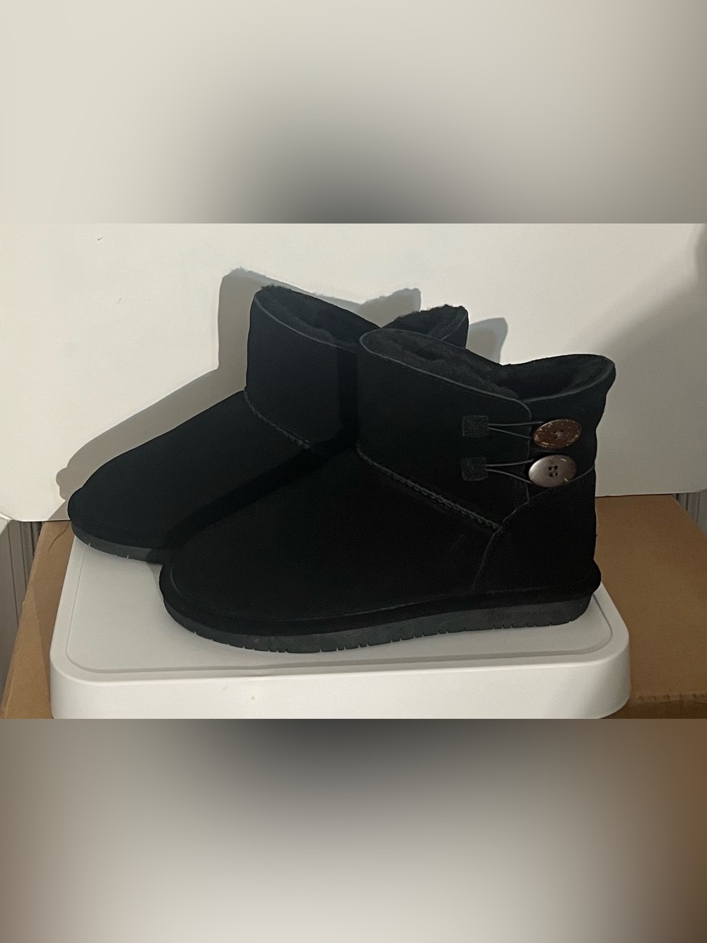 BearPaw Rosey Women's Black Button-Detail Ankle Boots w/side shaft,2 toggles 9W